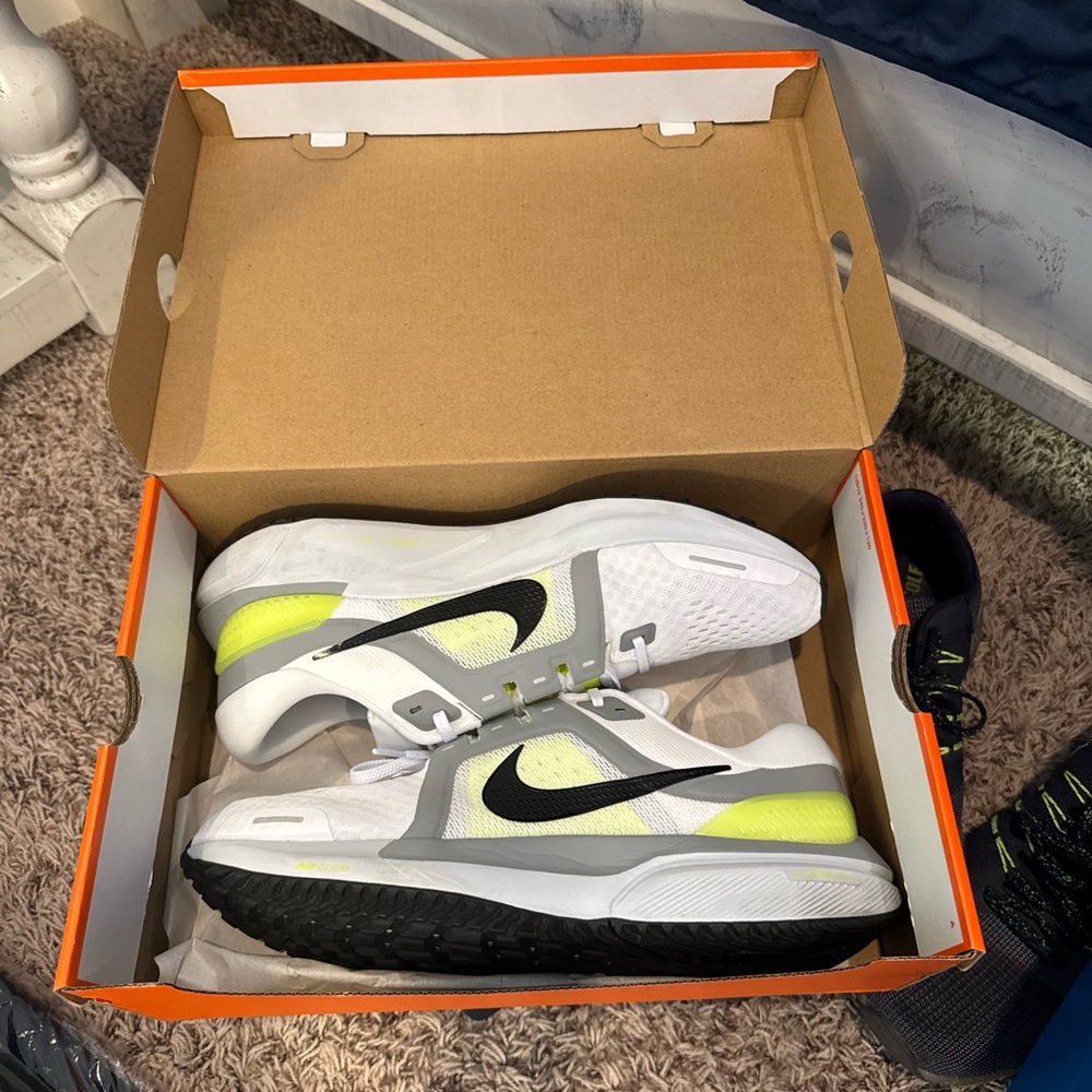 NEW Nike Air Zoom Vomero